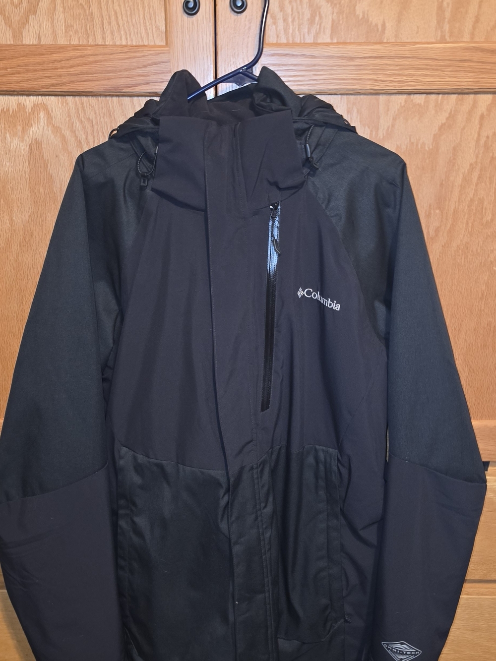 Columbia Wild Card Insulated Parka / Ski Jacket in All-Black.